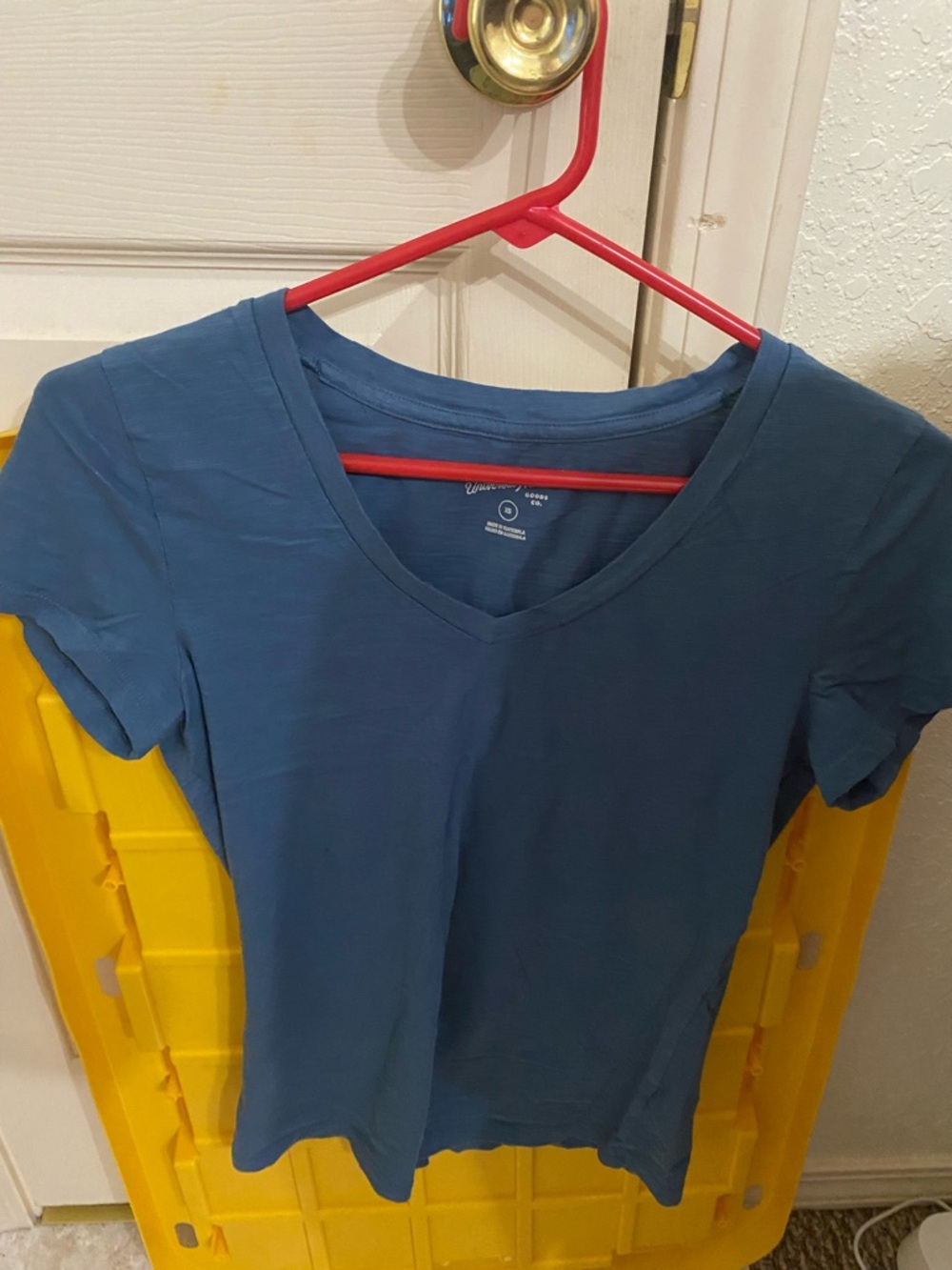 Title: Universal Thread Blue V-Neck Short Sleeve Tee - XS